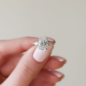 The Pears Liv Set With A 2.5 Carat Oval Lab Diamond