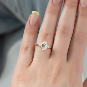 The Pears Liv Set With A 2.5 Carat Oval Lab Diamond