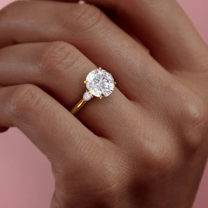 The Pears Liv Set With A 1 Carat Round Moissanite