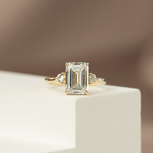 The Lia Set With A 1 Carat Emerald Lab Diamond