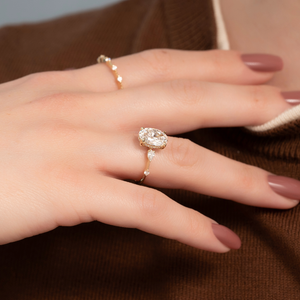 The Naomi Set With A Oval Moissanite