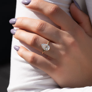 The Eve Set With A Pear Lab Diamond