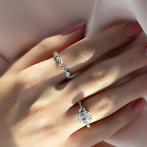 The Chelsea Set With A 1 Carat Oval Moissanite