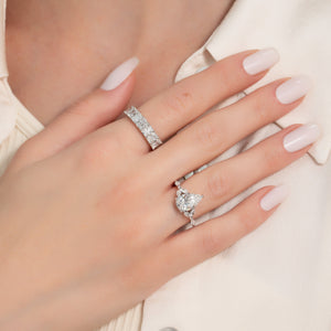 The Chelsea Set With A 1 Carat Pear Moissanite