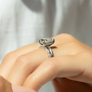 The Razor Kamellie Set With A 1.5 Carat Elongated Cushion Moissanite