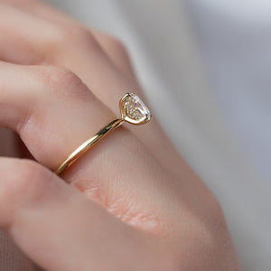 The Razor Kamellie Set With A 2 Carat Elongated Cushion Lab Diamond