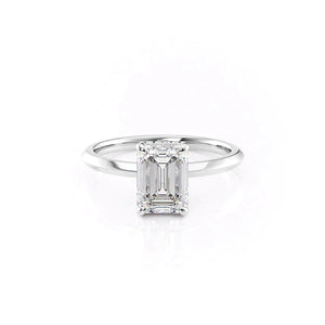 The Razor Kamellie Set With A 1.5 Carat Emerald Moissanite