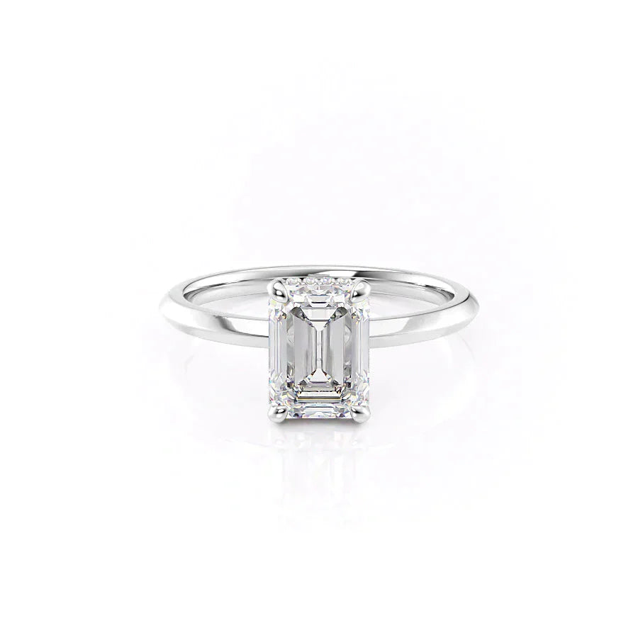 The Razor Kamellie Set With A 4 Carat Emerald Moissanite