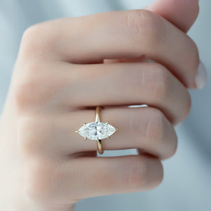 The Razor Kamellie Set With A 2.5 Carat Marquise Lab Diamond