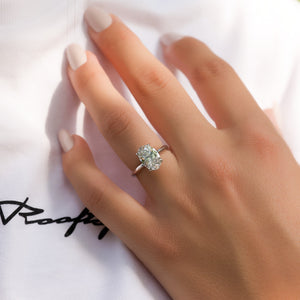 The Razor Kamellie Set With A 3 Carat Oval Lab Diamond