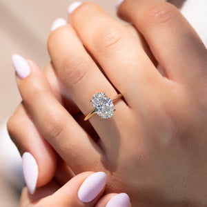The Razor Kamellie Set With A 1 Carat Oval Moissanite