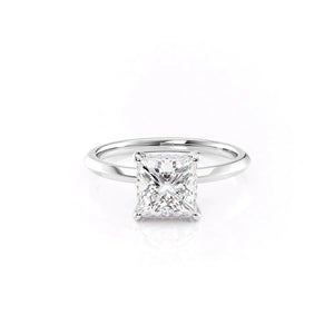 The Razor Kamellie Set With A 4.5 Carat Princess Moissanite