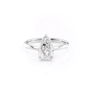 The Razor Kamellie Set With A 3 Carat Pear Moissanite