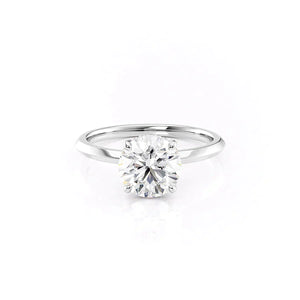 The Razor Kamellie Set With A 5 Carat Round Moissanite