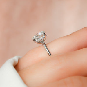 The Razor Kamellie Set With A 3 Carat Round Lab Diamond