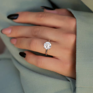 The Razor Kamellie Set With A 3 Carat Round Lab Diamond