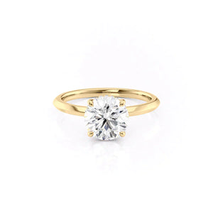 The Razor Kamellie Set With A 4 Carat Round Moissanite