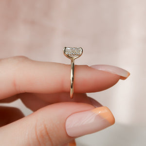 The Razor Kamellie Set With A 2.5 Carat Radiant Moissanite
