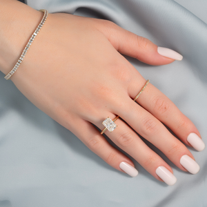 The Razor Kamellie Set With A 2.5 Carat Radiant Moissanite