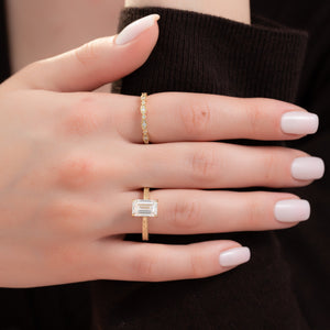 The Elizabeth Set With A Emerald Lab Diamond