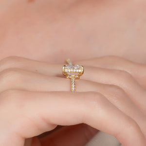 The Low Profile Kamellie Set With A 1 Carat Elongated Cushion Lab Diamond
