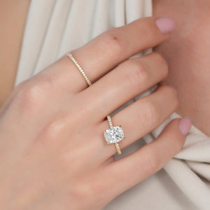 The Low Profile Kamellie Set With A 1 Carat Elongated Cushion Lab Diamond
