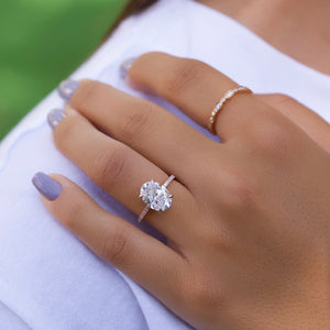 The Low Profile Kamellie Set With A Oval Lab Diamond