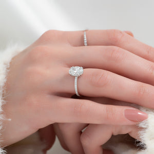 The Low Profile Kamellie Set With A 1 Carat Oval Lab Diamond