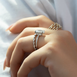The Low Profile Kamellie Set With A Oval Lab Diamond