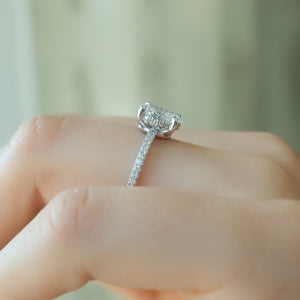 The Low Profile Kamellie Set With A 1 Carat Oval Lab Diamond