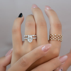 The Low Profile Kamellie Set With A 1 Carat Oval Lab Diamond