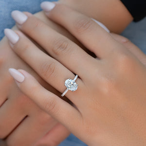The Low Profile Kamellie Set With A Oval Lab Diamond