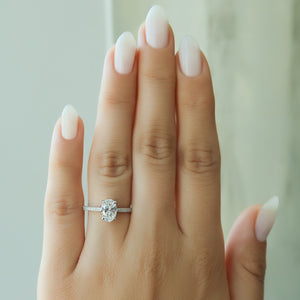 The Low Profile Kamellie Set With A Oval Lab Diamond
