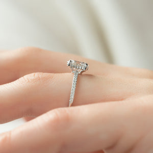 The Low Profile Kamellie Set With A 1 Carat Oval Lab Diamond