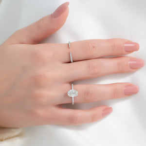 The Low Profile Kamellie Set With A 1 Carat Oval Lab Diamond
