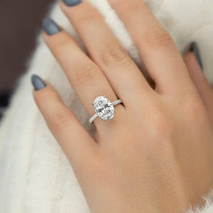 The Low Profile Kamellie Set With A Oval Lab Diamond