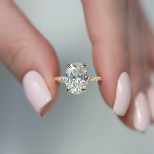 The Low Profile Kamellie Set With A Oval Lab Diamond