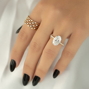 The Low Profile Kamellie Set With A 2 Carat Oval Lab Diamond