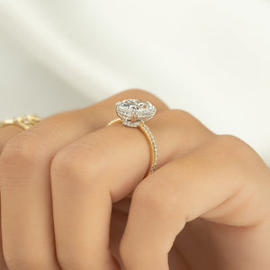 The Low Profile Kamellie Set With A Oval Lab Diamond
