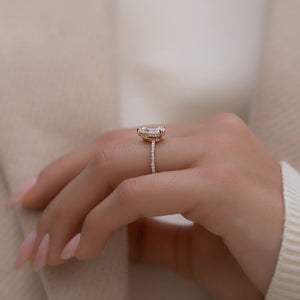 The Low Profile Kamellie Set With A Pear Lab Diamond