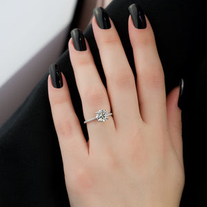 The Low Profile Kamellie Set With A Round Lab Diamond