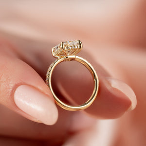 The Low Profile Kamellie Set With A Radiant Lab Diamond