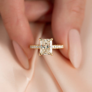 The Low Profile Kamellie Set With A 2 Carat Radiant Lab Diamond