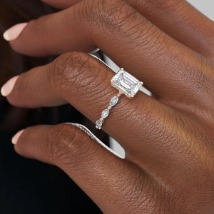 The Lucia Set With A Emerald Lab Diamond
