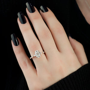 The Lucia Set With A Oval Lab Diamond