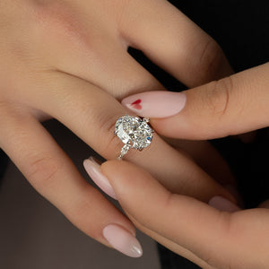 The Lucia Set With A Oval Lab Diamond