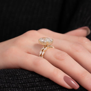 The Lucia Set With A 1.5 Carat Oval Lab Diamond