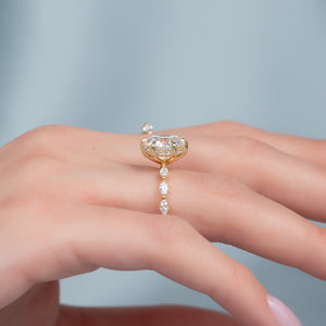The Lucia Set With A 2.5 Carat Round Lab Diamond