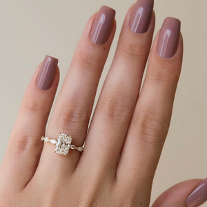 The Lucia Set With A Radiant Lab Diamond
