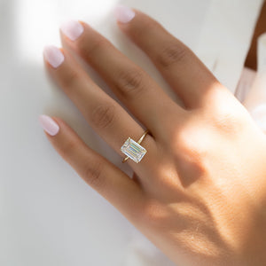 The Low Profile Kamellie Set With A 1 Carat Emerald Lab Diamond
